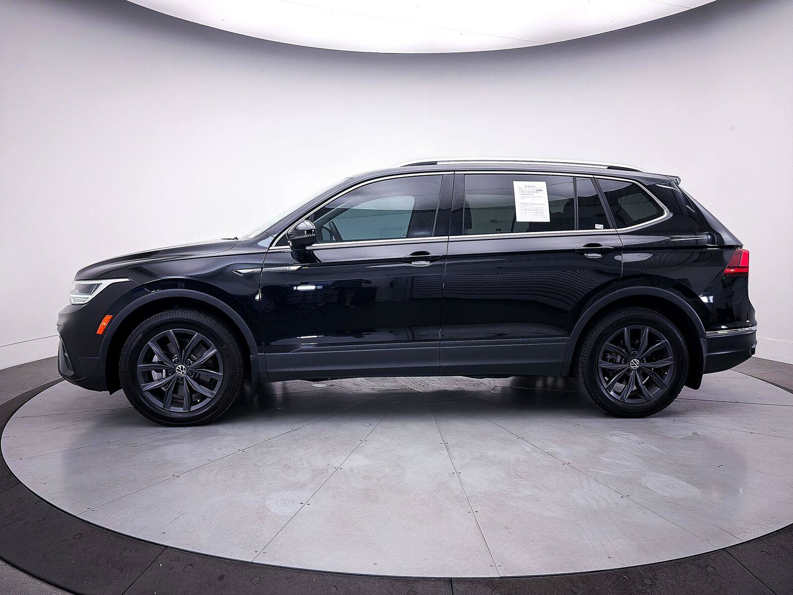 Used 2022 Volkswagen Tiguan SE FWD image 36