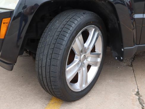 Used 2012 Jeep Liberty Sport AWD/4WD image 17