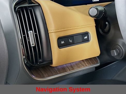 Certified 2025 Nissan Armada Platinum Reserve image 17