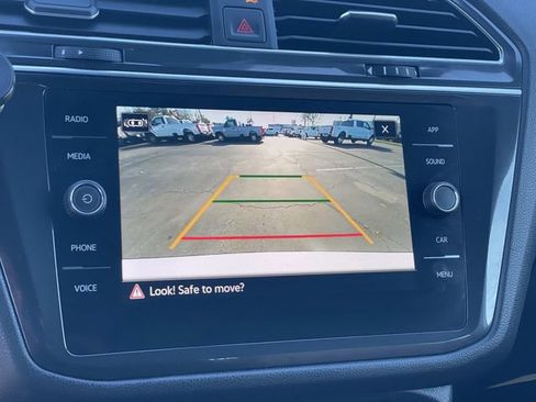 Used 2023 Volkswagen Tiguan SE R-Line image 14