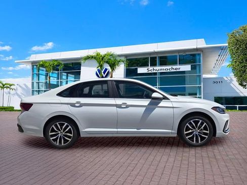 New 2026 Volkswagen Jetta SE FWD image 8