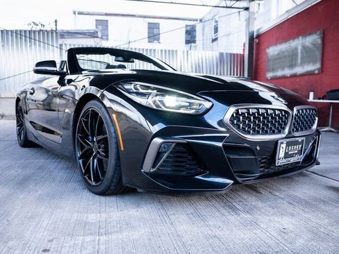 Used 2020 BMW Z4 M40i w/ Premium Package image 4