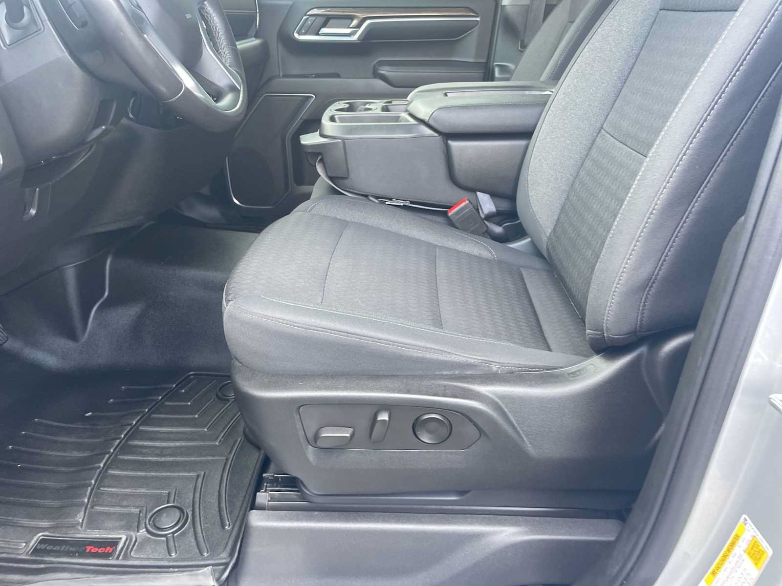 Used 2022 Chevrolet Silverado 1500 LT AWD/4WD image 10