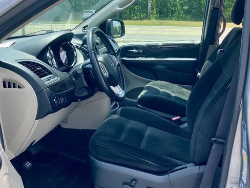 Used 2015 Dodge Grand Caravan SXT w/ Rear Park Assist Package FWD image 8