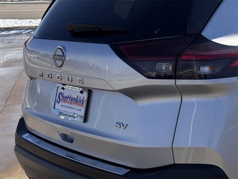 Used 2023 Nissan Rogue SV w/ SV Premium B Package image 6
