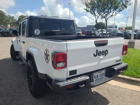 Used 2023 Jeep Gladiator Sport AWD/4WD image 5