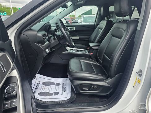 Used 2020 Ford Explorer XLT w/ Equipment Group 202A AWD/4WD image 9