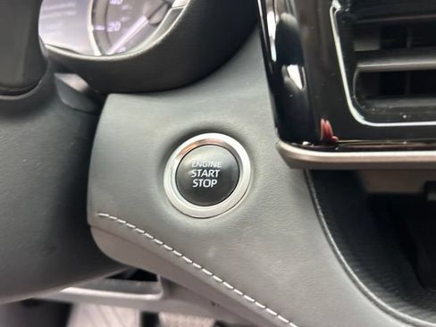 Used 2024 Toyota Highlander XLE AWD/4WD image 28