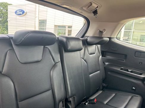 Used 2025 Kia Telluride S FWD image 13