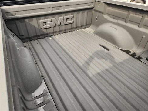 Used 2017 GMC Canyon SLE w/ Nightfall Edition image 9