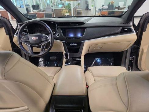 Used 2018 Cadillac XT5 FWD image 16
