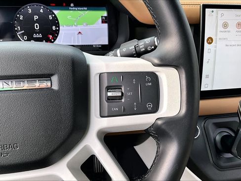 Used 2025 Land Rover Defender 110 X-Dynamic SE image 23