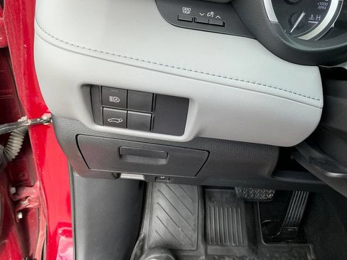 Used 2022 Toyota Highlander XLE AWD/4WD image 20