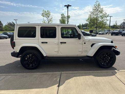 Used 2022 Jeep Wrangler Unlimited Sahara w/ Cold Weather Group image 5