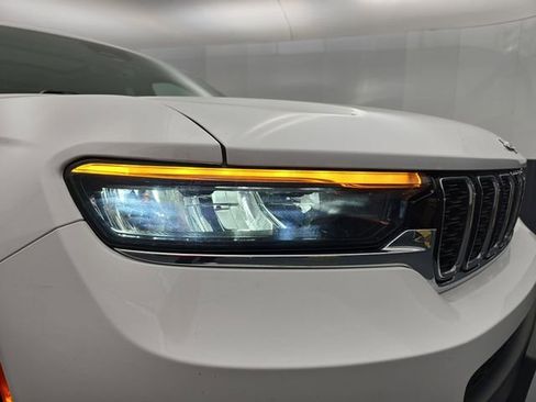 Used 2022 Jeep Grand Cherokee L Limited image 13