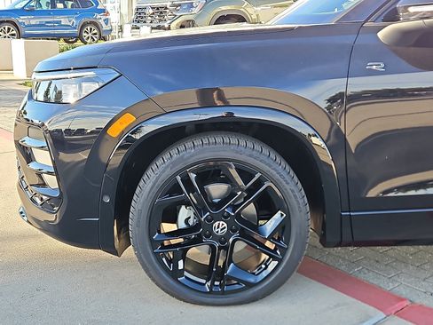 New 2026 Volkswagen Tiguan SE R-Line image 5