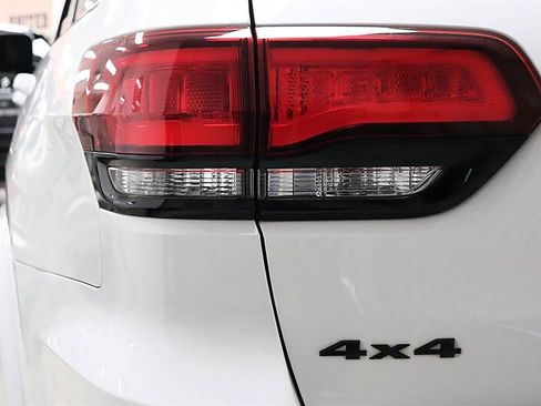 Used 2020 Jeep Grand Cherokee Altitude AWD/4WD image 42