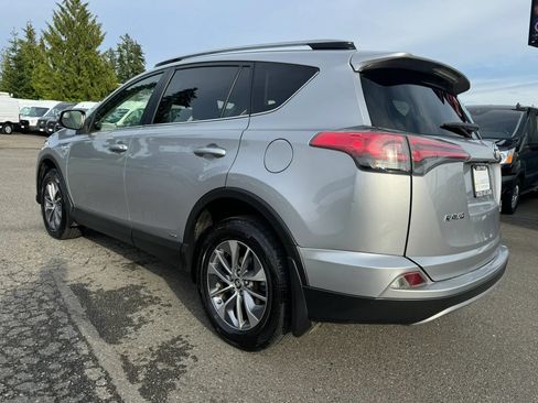 Used 2017 Toyota RAV4 XLE AWD/4WD image 7