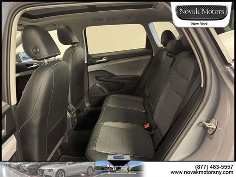 Used 2022 Volkswagen Taos SE image 11