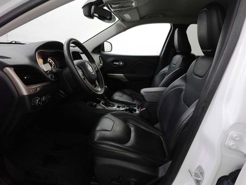Used 2018 Jeep Cherokee Limited AWD/4WD image 12