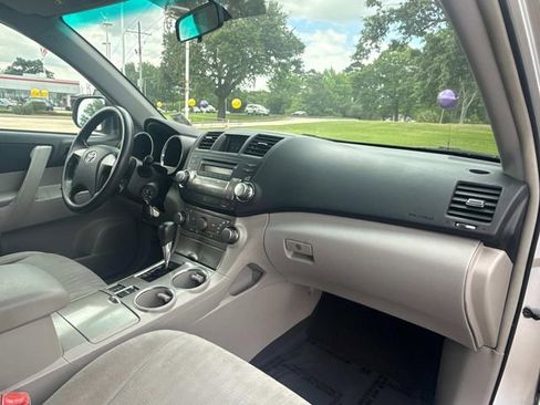 Used 2011 Toyota Highlander 2WD image 18
