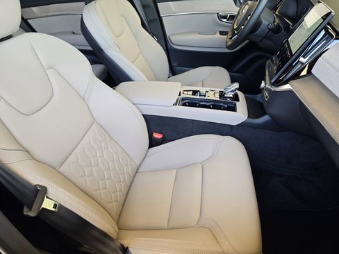 New 2025 Volvo XC90 T8 Plus w/ Protection Package Premier image 16