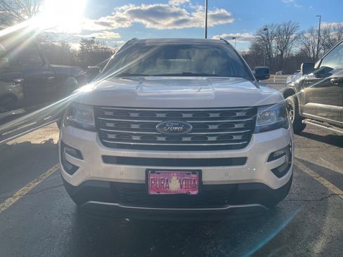 Used 2016 Ford Explorer XLT w/ Equipment Group 202A image 8