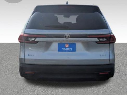 Used 2024 Toyota Grand Highlander XLE image 7