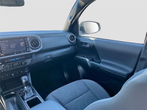 Used 2022 Toyota Tacoma TRD Off-Road image 24