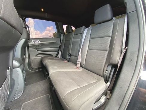 Used 2020 Jeep Grand Cherokee Laredo RWD image 23