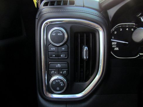 Used 2020 GMC Sierra 1500 SLE w/ SLE Value Package image 24