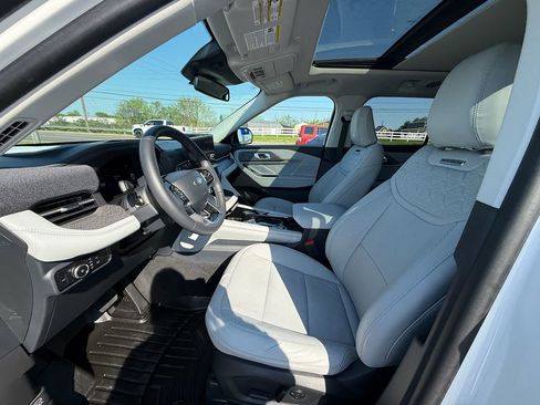 Used 2025 Ford Explorer Platinum w/ Ultimate Package image 12