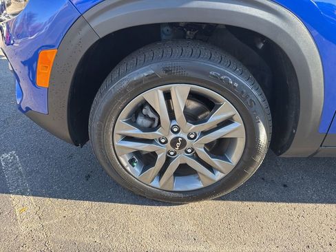 Certified 2023 Kia Seltos LX image 12