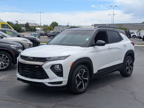 Used 2022 Chevrolet TrailBlazer RS w/ Sun and Liftgate Package FWD image 9