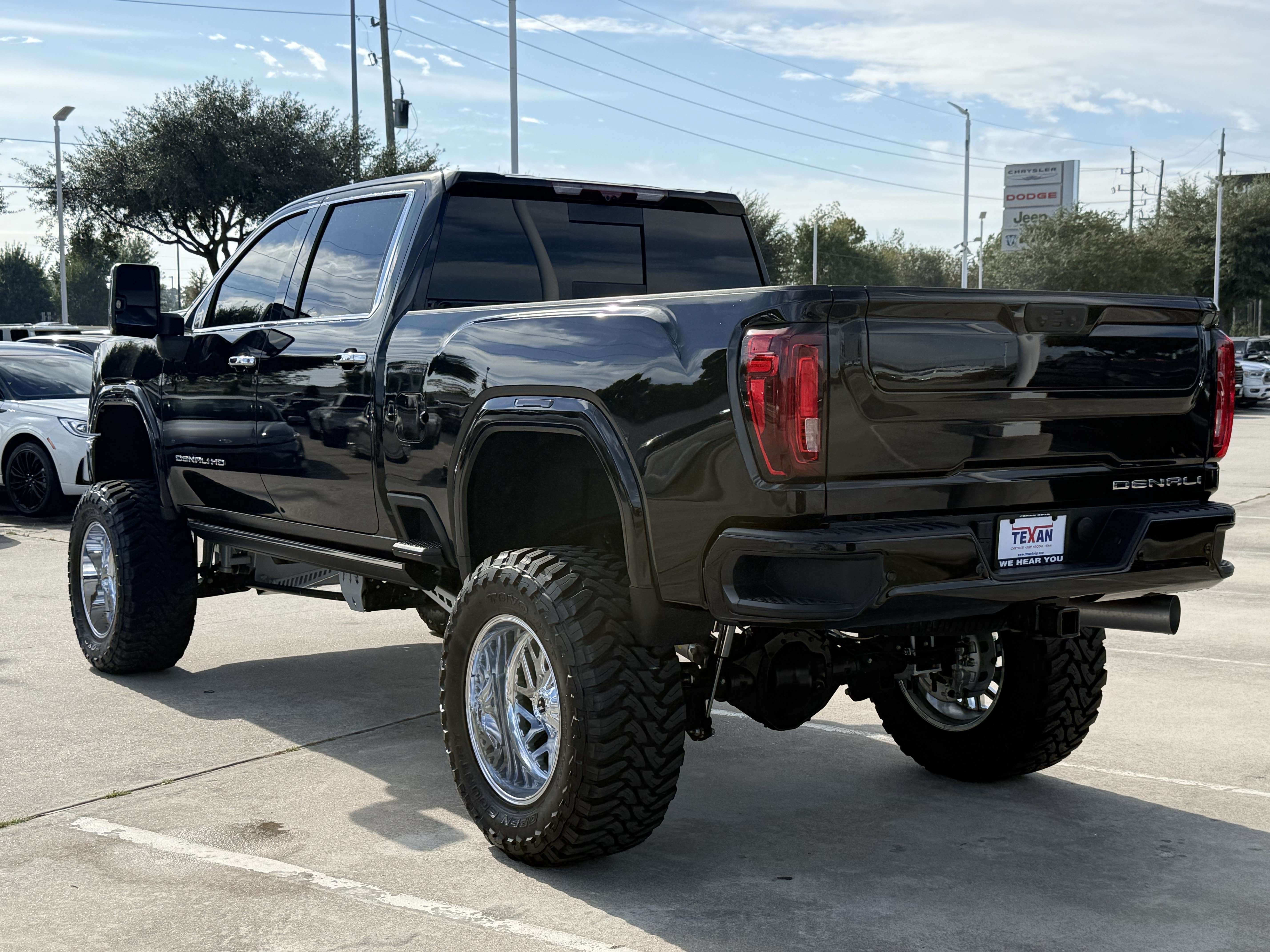 Used 2021 GMC Sierra 2500 Denali w/ Denali Black Diamond Edition AWD/4WD image 7