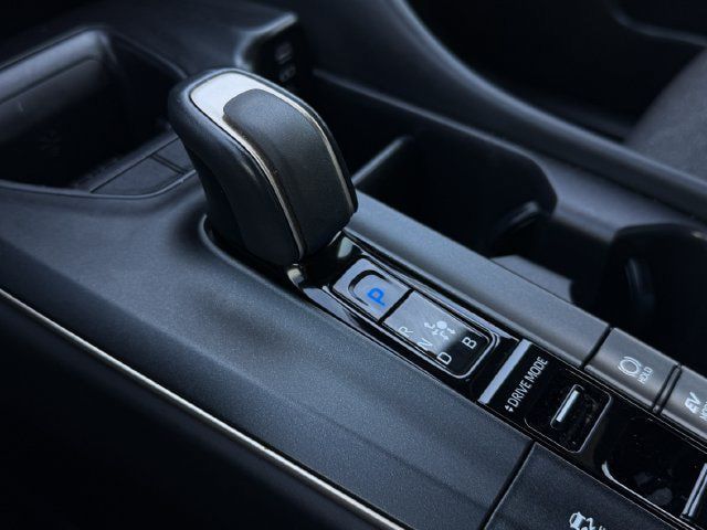 Used 2023 Toyota Crown AWD/4WD image 17