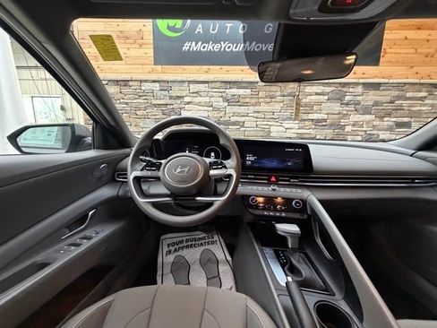 Certified 2024 Hyundai Elantra SEL FWD image 18