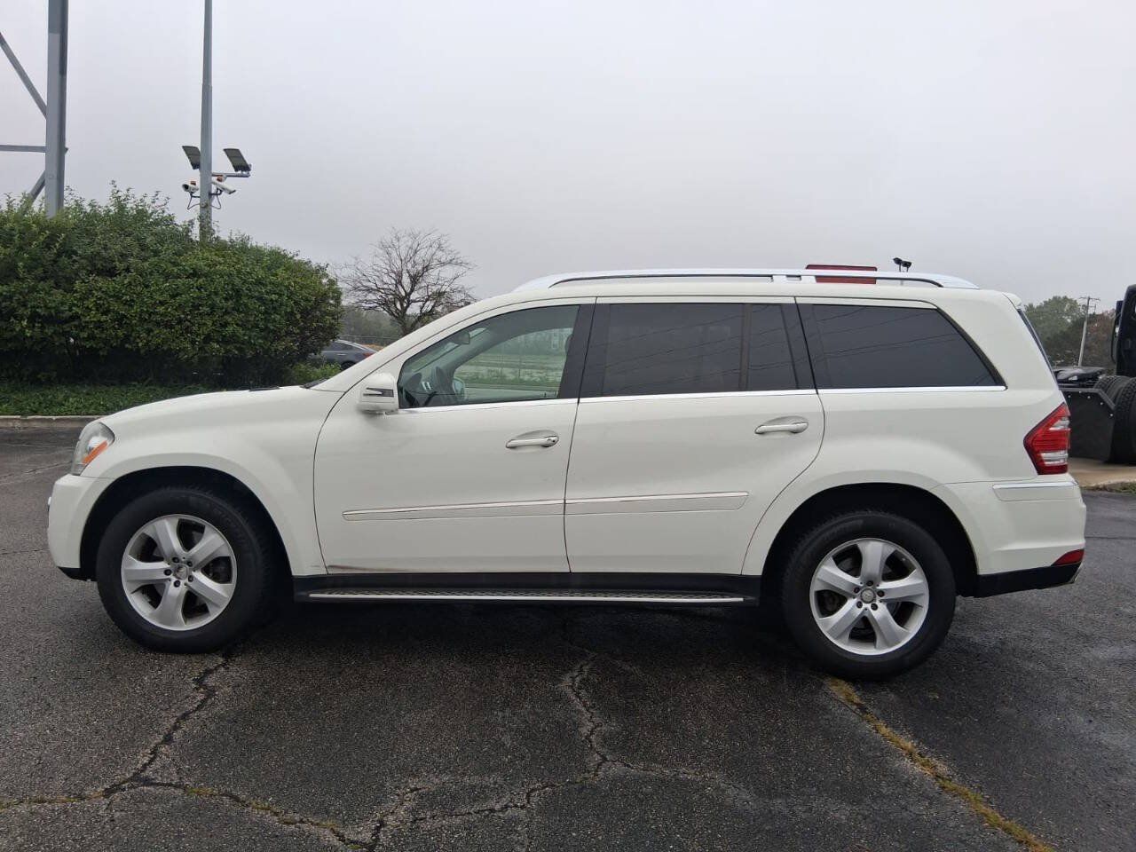 Used 2011 Mercedes-Benz GL 450 4MATIC image 3