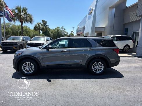 New 2026 Ford Explorer Active RWD image 4