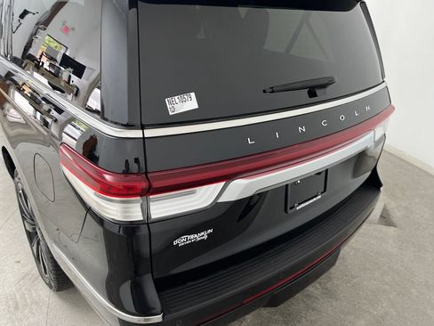 Used 2022 Lincoln Navigator L Reserve w/ Equipment Group 201A AWD/4WD image 4