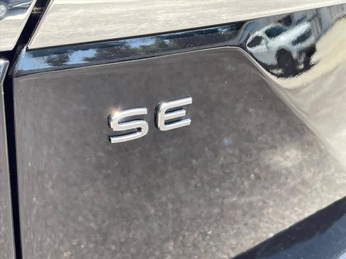Used 2024 Volkswagen Atlas SE FWD image 30
