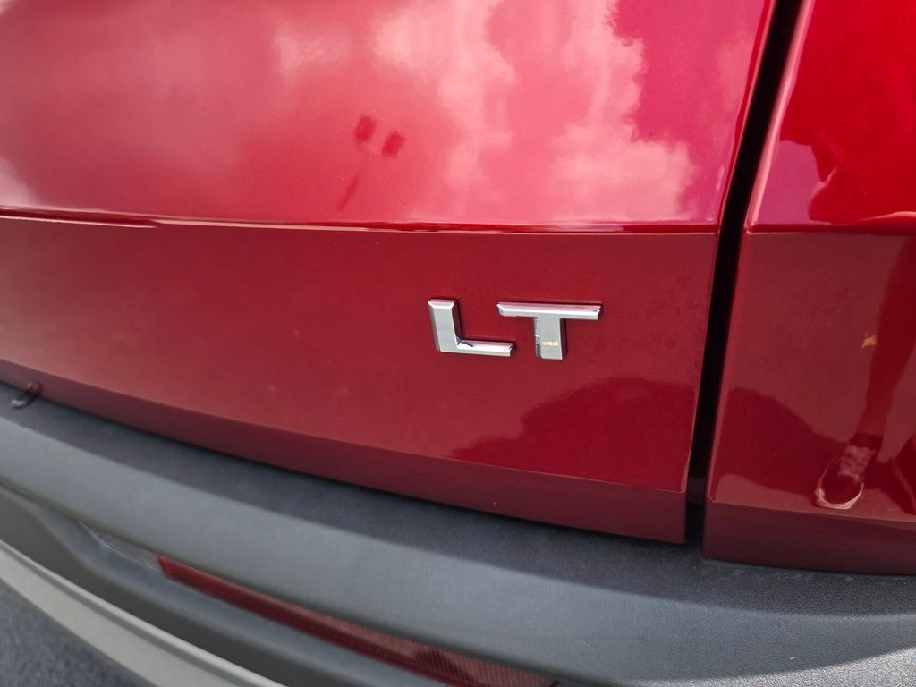 Used 2024 Chevrolet Traverse LT w/ Trailering Package AWD/4WD image 14