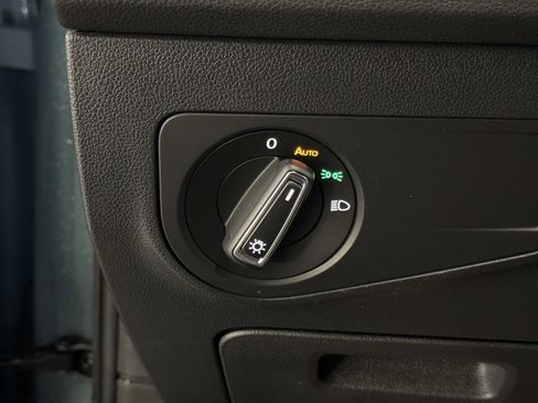 Used 2020 Volkswagen Tiguan SE image 61