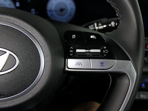 Certified 2025 Hyundai Elantra SEL image 23