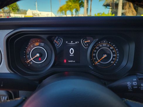 Used 2024 Jeep Wrangler Unlimited Sport AWD/4WD image 34
