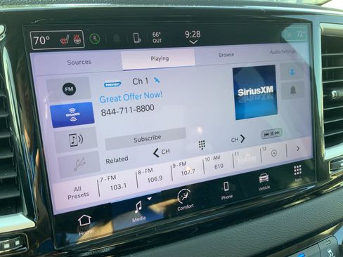 Used 2023 Chrysler Pacifica Touring-L FWD image 34