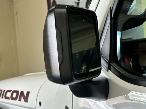 Used 2018 Jeep Wrangler Unlimited Rubicon AWD/4WD image 48