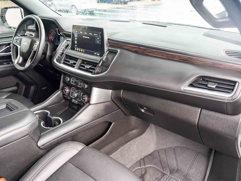 Used 2021 Chevrolet Suburban LT RWD image 26