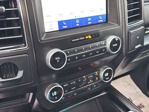 Used 2020 Ford Expedition Limited w/ Equipment Group 303A AWD/4WD image 18