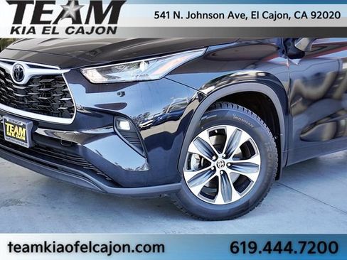 Used 2023 Toyota Highlander XLE FWD image 3